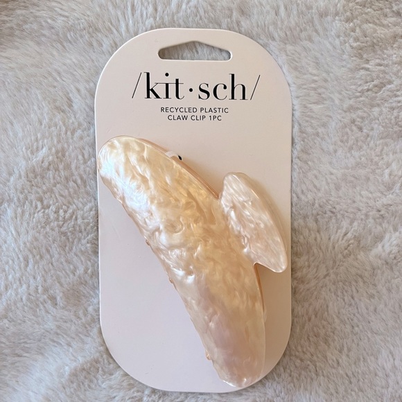 2/$20 ✨NWT Kitsch Blush Pink Marble Claw Clip Eco-Friendly - Picture 2 of 9